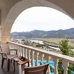 Roan Luxury *