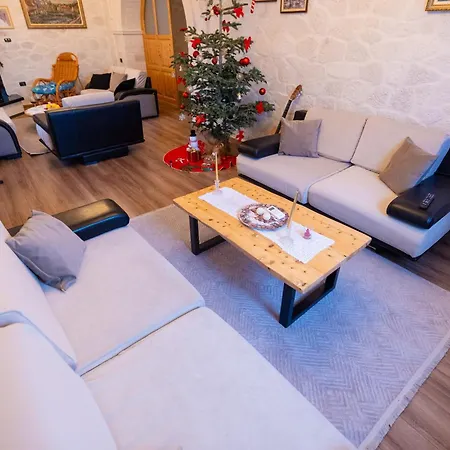 Roan Luxury Vlorë