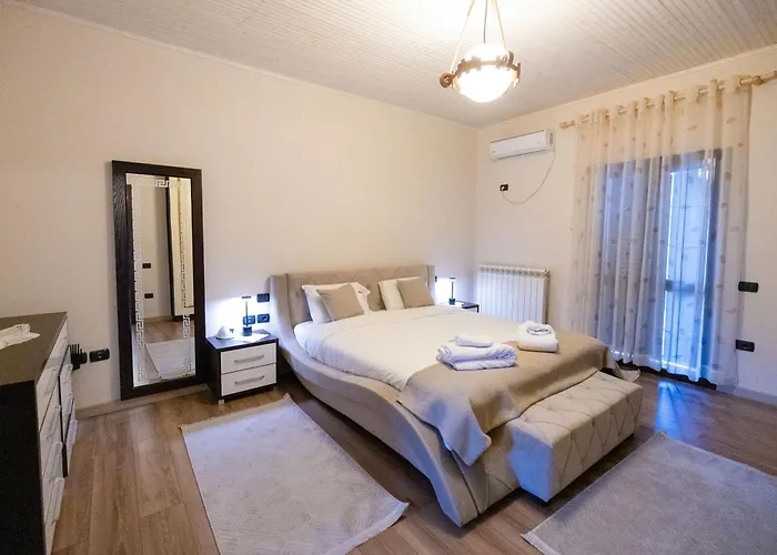 Roan Luxury Wlora
